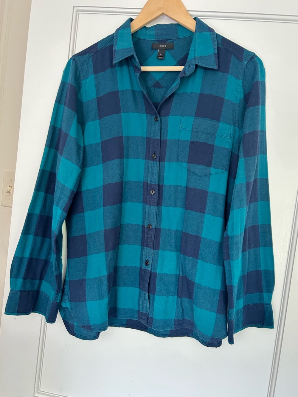 J Crew Woman’s Navy and Teal Buffalo Check Flannel Plaid Button Down. Size 10